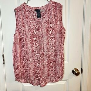 Chelsea & Theodore Women's Top Sz XL Sleeveless Burgundy Snake Print V Neck